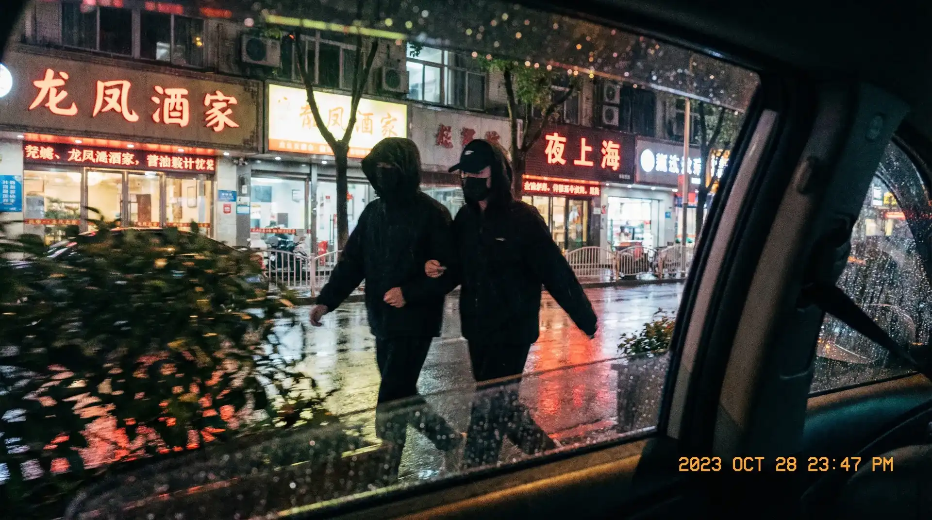 必一体育网站 - 顶流明星深夜密会现场抓拍照片